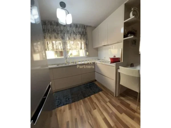 Tirane, jepet me qera apartament 1+1 Kati 5, 78 m² 750 € (MYSLYM SHYRI)