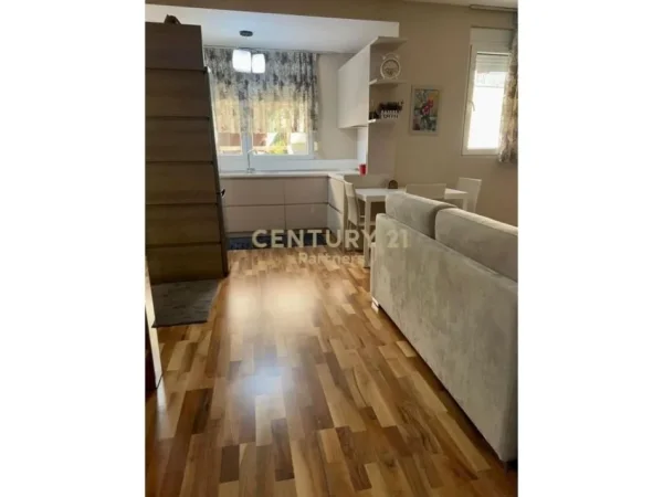 Tirane, jepet me qera apartament 1+1 Kati 5, 78 m² 750 € (MYSLYM SHYRI)