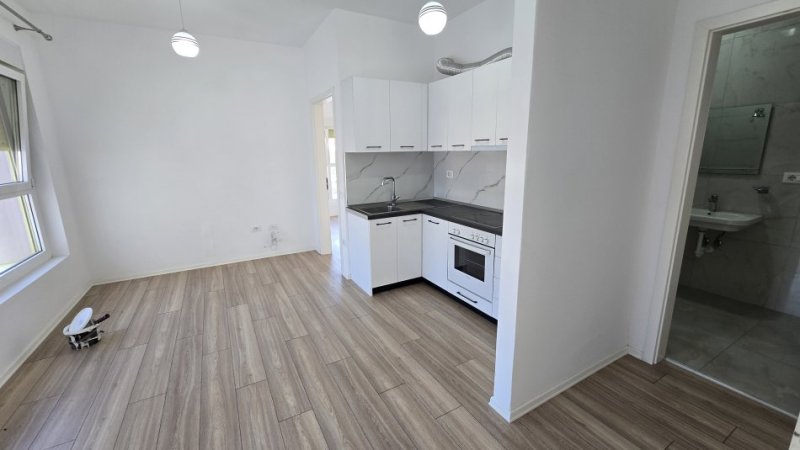 Tirane, jap me qera apartament 1+1+Ballkon Kati 6, 55 m² 28.000leke AliDemi Kompleksi Mangalem 21
