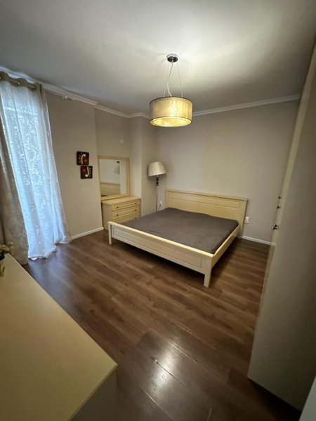 Tirane, jepet me qera apartament 3+1 Kati 3, 1.000 € 