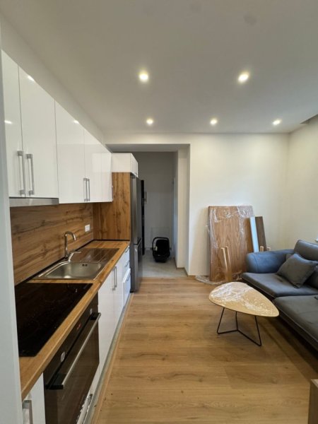 Tirane, jepet me qera apartament 1+1 Kati 4, 600 € 