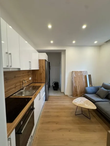 Tirane, jepet me qera apartament 1+1 Kati 4, 600 € 