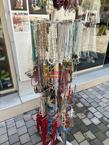 Vlore, shitet dyqan Kati 0, 30 m² (Rruga Sadik Zotaj)