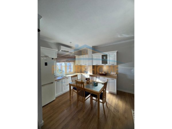 Tirane, jepet me qera apartament 2+1 Kati 5, 110 m² 600 € 