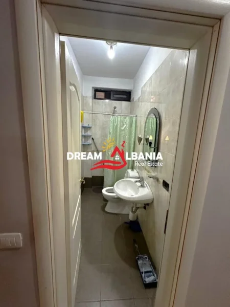 Tirane, jepet me qera apartament 3+1 , 100 m² 700 € (tek rruga Mine Peza)