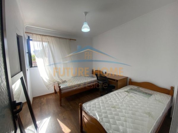 Tirane, jepet me qera apartament 2+1+Ballkon Kati 2, 120 m² 600 € (Mine Peza)