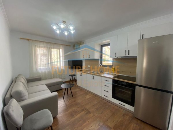 Tirane, jepet me qera apartament 2+1+Ballkon Kati 2, 120 m² 600 € (Mine Peza)