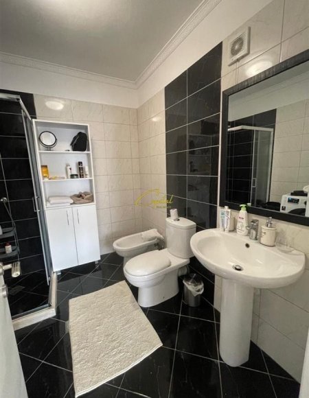 Tirane, jepet me qera apartament 2+1 Kati 7, 115 m² 600 € (ASTIR)