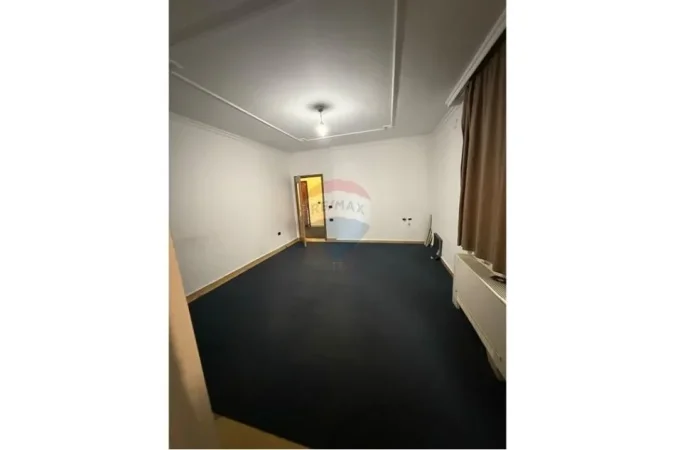 Tirane, jepet me qera zyre Kati 2, 180 m² 1.500 € 