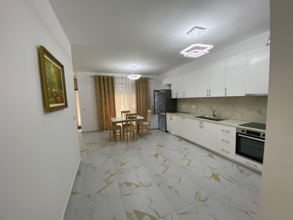 Tirane, jepet me qera apartament 2+1+Ballkon Kati 1, 120 m² 750 € 