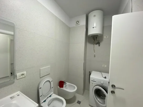 Tirane, jepet me qera apartament 2+1+Ballkon Kati 1, 120 m² 750 € 