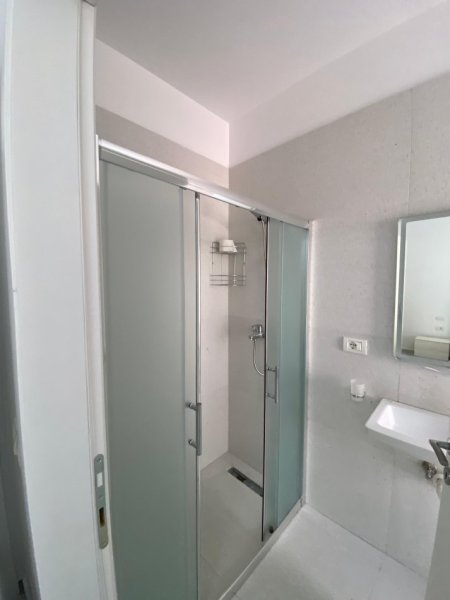 Tirane, jepet me qera apartament 2+1+Ballkon Kati 1, 120 m² 750 € 