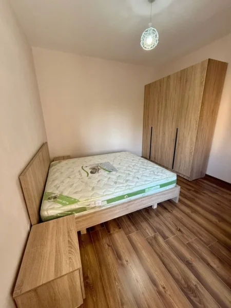 Tirane, jepet me qera apartament 1+1 Kati 4, 73 m² 700 € (Rruga e Kavajes)