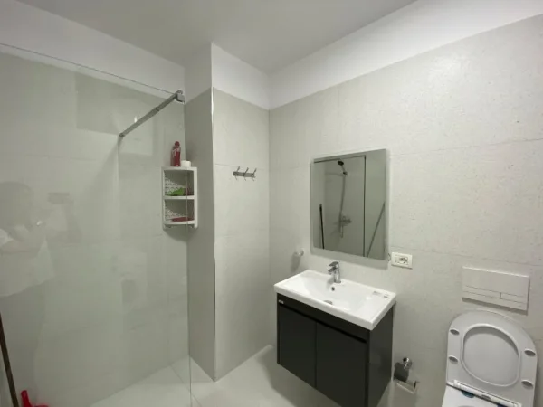 Tirane, jepet me qera apartament 2+1+Ballkon Kati 1, 120 m² 750 € 