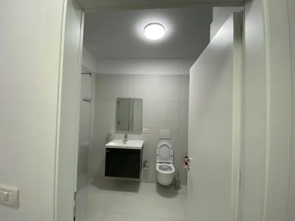 Tirane, jepet me qera apartament 2+1+Ballkon Kati 1, 120 m² 750 € 