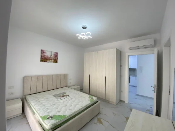 Tirane, jepet me qera apartament 2+1+Ballkon Kati 1, 120 m² 750 € 