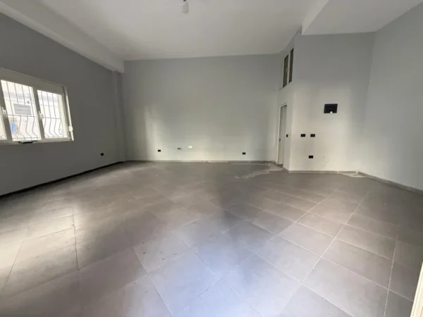 Tirane, jepet me qera Kati 0, 60 m² 250 € (Pallatet e Verdha ( kthesa Kamez))