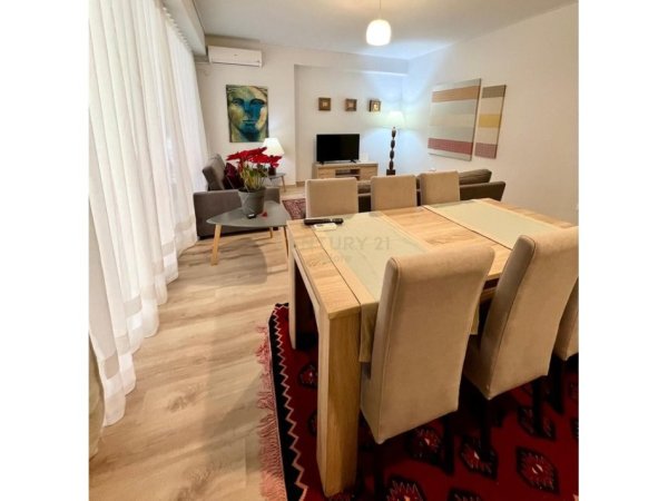 Tirane, jepet me qera apartament 2+1+Ballkon Kati 3, 99 m² 1.000 € 