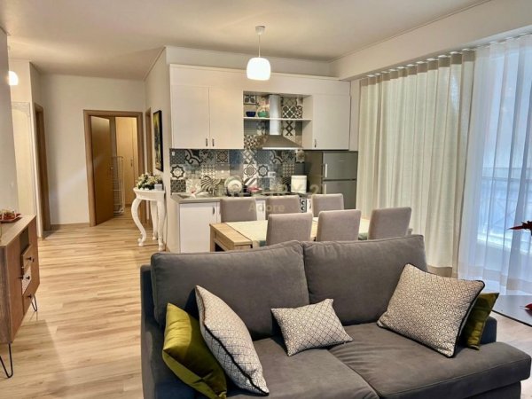 Tirane, jepet me qera apartament 2+1+Ballkon Kati 3, 99 m² 1.000 € 