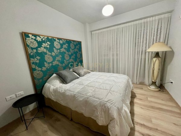 Tirane, jepet me qera apartament 2+1+Ballkon Kati 3, 99 m² 1.000 € 