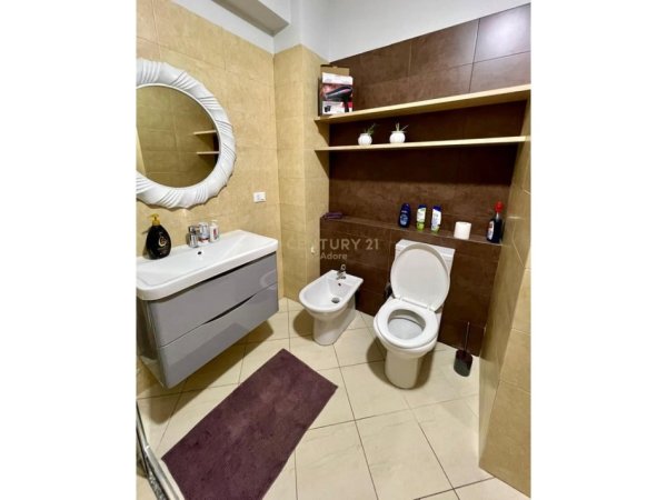 Tirane, jepet me qera apartament 2+1+Ballkon Kati 3, 99 m² 1.000 € 
