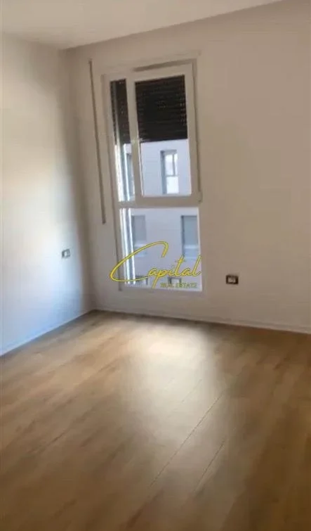 Tirane, jepet me qera zyre Kati 3, 60 m² 550 € (DON BOSKO)