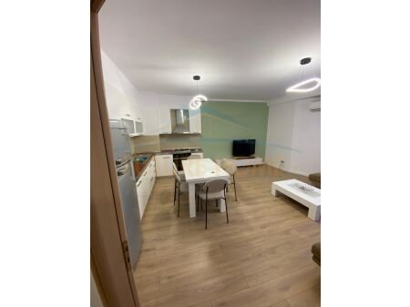 Tirane, jepet me qera apartament 2+1 Kati 6, 115 m² 550 € 