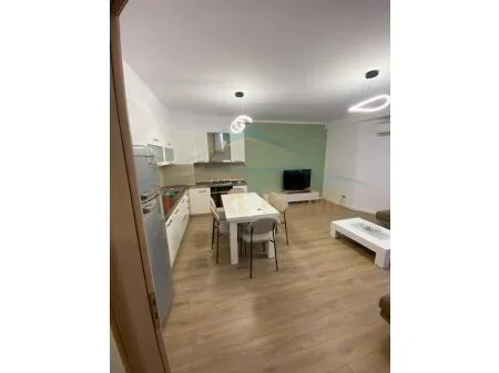 Tirane, jepet me qera apartament 2+1 Kati 6, 115 m² 550 € 