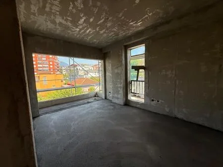 Tirane, shitet apartament 3+1+2+Ballkon Kati 2, 121 m² 229.000 € (Rruga e Elbasanit, Shkolla Osman Myderizi)