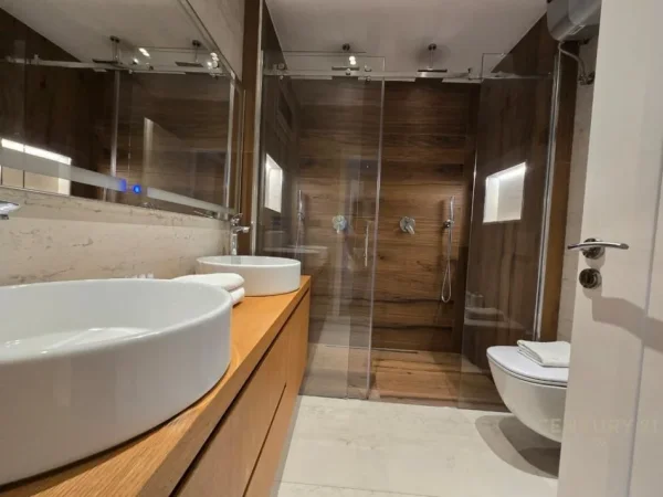 Tirane, shitet apartament 2+1+Ballkon Kati 5, 120 m² 320.000 € 