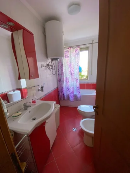 Tirane, jepet me qera apartament 2+1+Aneks+Ballkon Kati 3, 550 € 