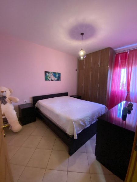Tirane, jepet me qera apartament 2+1+Aneks+Ballkon Kati 3, 550 € 