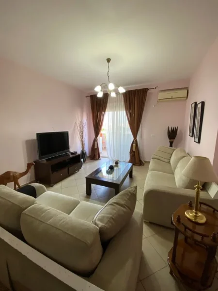 Tirane, jepet me qera apartament 2+1+Aneks+Ballkon Kati 3, 550 € 
