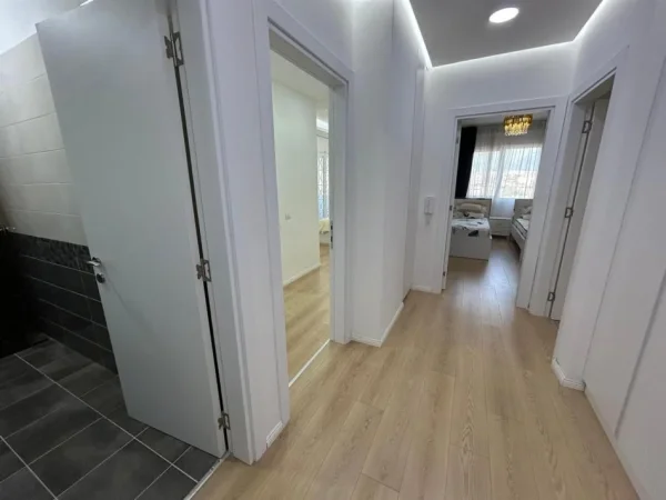 Tirane, jepet me qera apartament 2+1+Ballkon Kati 6, 110 m² 900 € (Kompleksi E88)