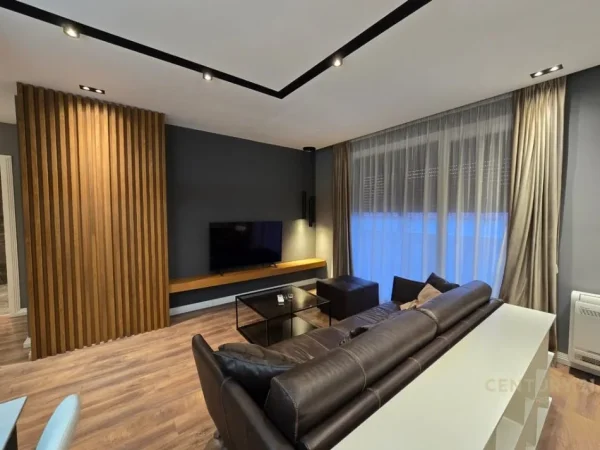 Tirane, shitet apartament 2+1 Kati 5, 120 m² 320.000 € (Sheshi Skenderbej)