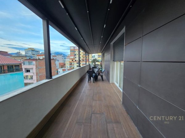 Tirane, shitet apartament 2+1 Kati 5, 120 m² 320.000 € (Sheshi Skenderbej)