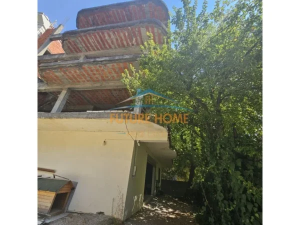 Tirane, shitet Vile 3 Katshe , 676 m² 530.000 €