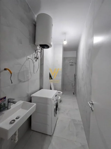 Tirane, jepet me qera apartament 1+1+Ballkon Kati 3, 65 m² 380 € (OXA, LINZE)