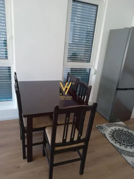 Tirane, jepet me qera apartament 1+1+Ballkon Kati 3, 65 m² 380 € (OXA, LINZE)