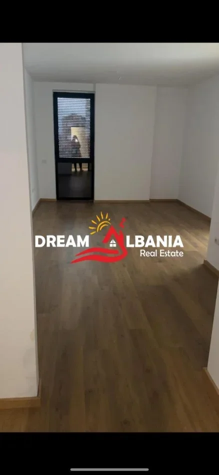 Tirane, jepet me qera , 56 m² 550 € (Shkolla e Kuqe)