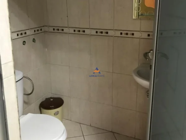 Tirane, jepet me qera zyre Kati 2, 100 m² 850 € (PRANE TIRANA INTERNATIONAL HOTEL, QENDER)