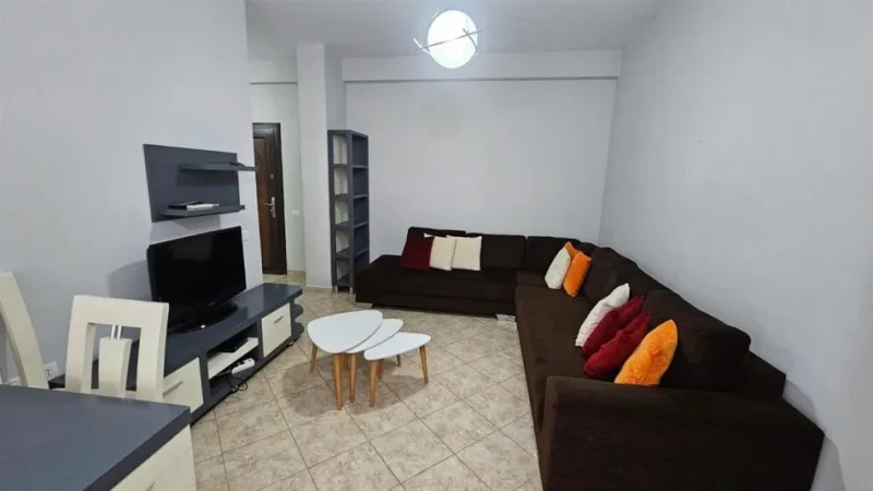 Tirane, jepet me qera apartament 1+1+Ballkon Kati 3, 65 m² 380 € (ASTIR)