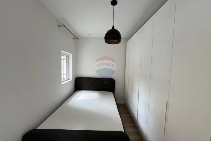 Tirane, jepet me qera shtepi 2+1 , 180 m² 800 € 