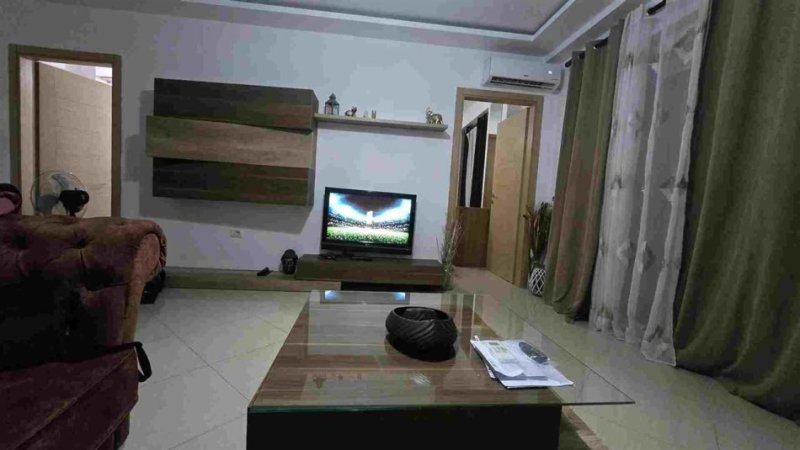 Tirane, jepet me qera apartament 1+1+Ballkon Kati 3, 65 m² 500 € (KRISTAL CENTER)
