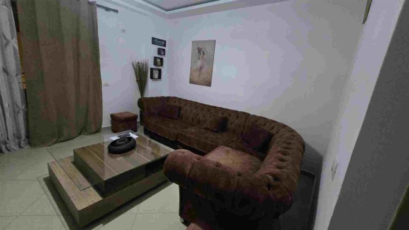 Tirane, jepet me qera apartament 1+1+Ballkon Kati 3, 65 m² 500 € (KRISTAL CENTER)