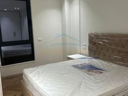 Tirane, jepet me qera apartament 2+1+2+Post parkimi+Ballkon Kati 6, 115 m² 800 € (Porcelan , Rezidenca Erli)