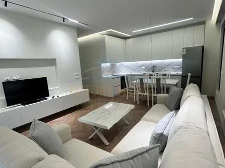 Tirane, jepet me qera apartament 2+1+2+Post parkimi+Ballkon Kati 6, 115 m² 800 € (Porcelan , Rezidenca Erli)