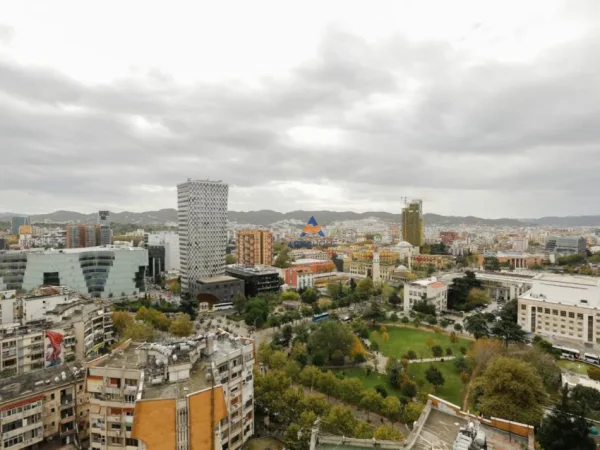 Tirane, jepet me qera zyre , 157 m² 2.000 € (PRANE PROKURORIS SE PERGJITHSHME, QENDER)