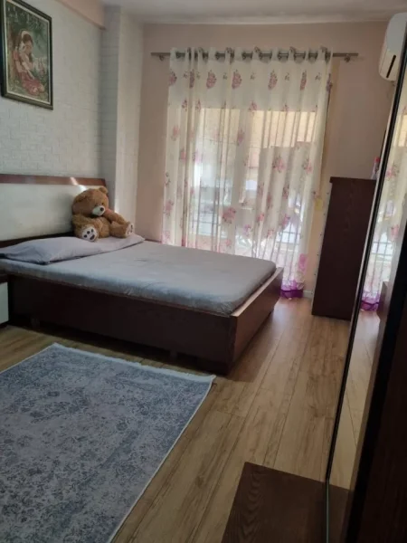 Tirane, jepet me qera apartament 2+1+Ballkon Kati 6, 110 m² 600 €,nese nuk e do parkimin ka cmim tjeter