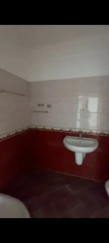 Tirane, shes apartament 2+1 Kati 3, 98 m² 220.000 € (Rruga liqeni I thate)